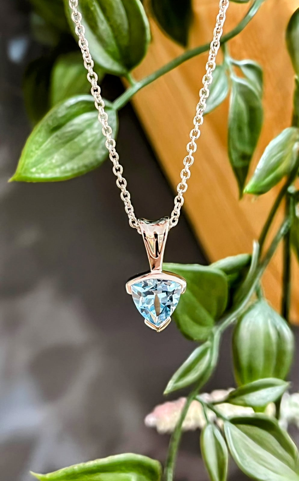 Unique & Co Sterling Silver Blue Topaz Pendant Necklace
