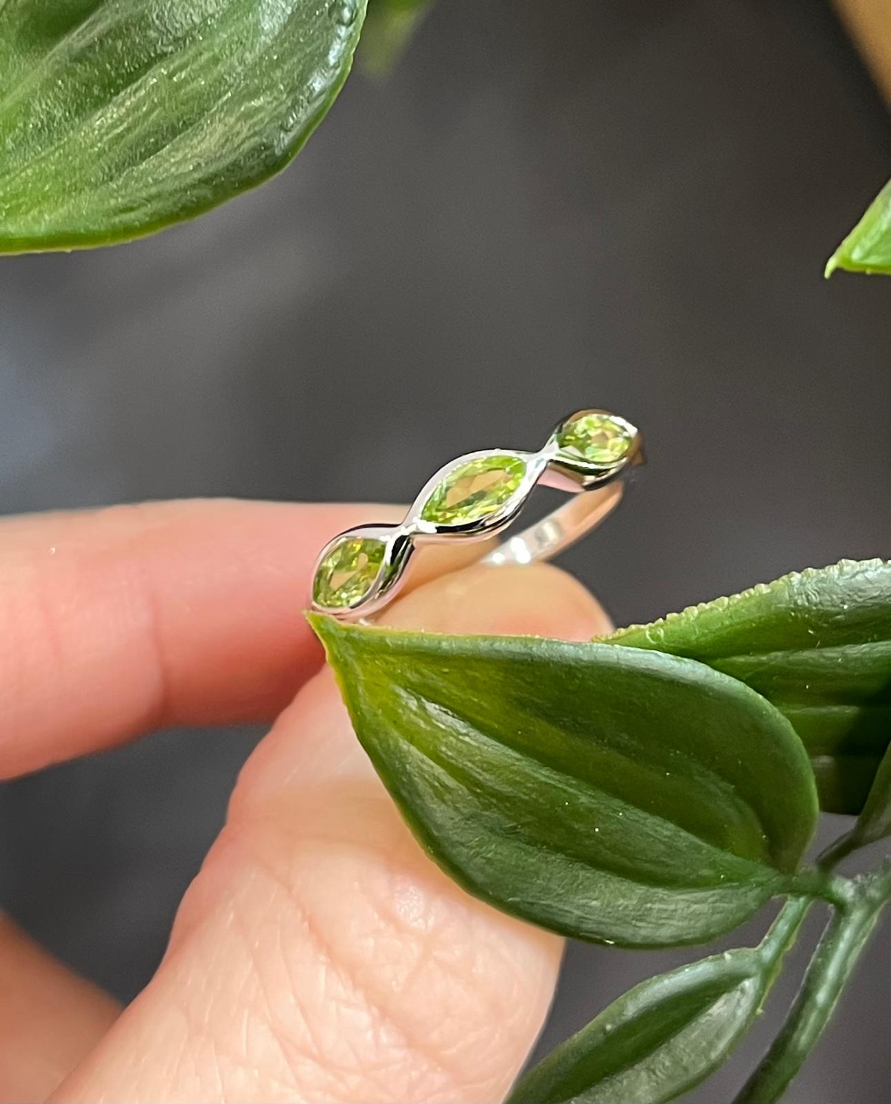 Unique & Co Sterling Silver Peridot Ring
