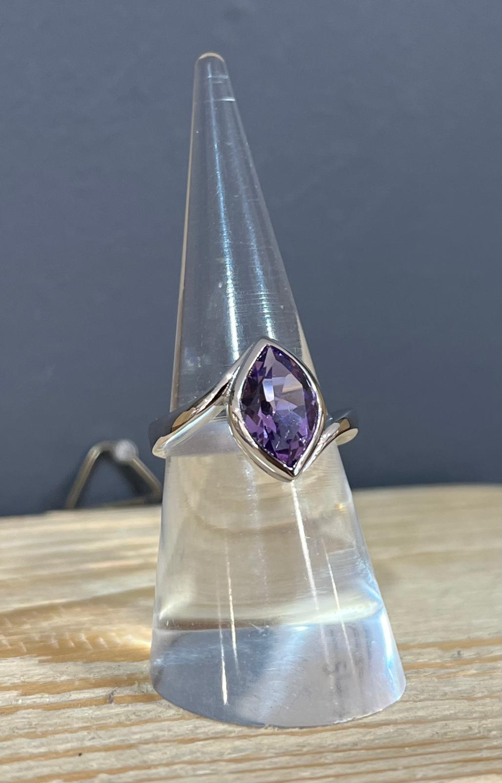 Unique & Co Sterling Silver Amethyst Ring