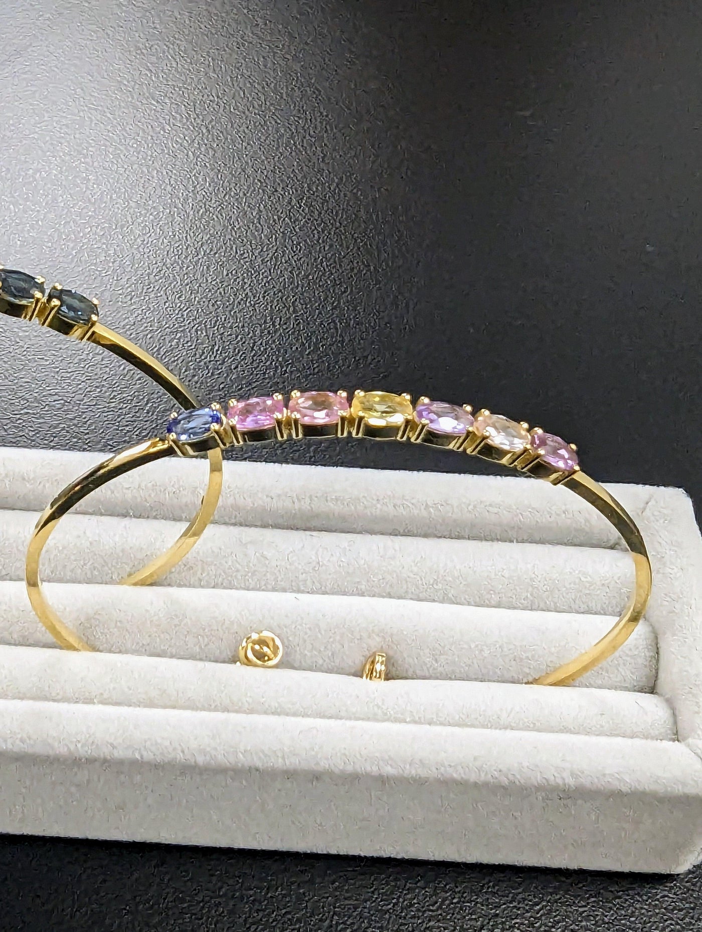 GFG Jewellery 18ct Dumom Bangle - Pastel Sapphires - Rococo Jewellery