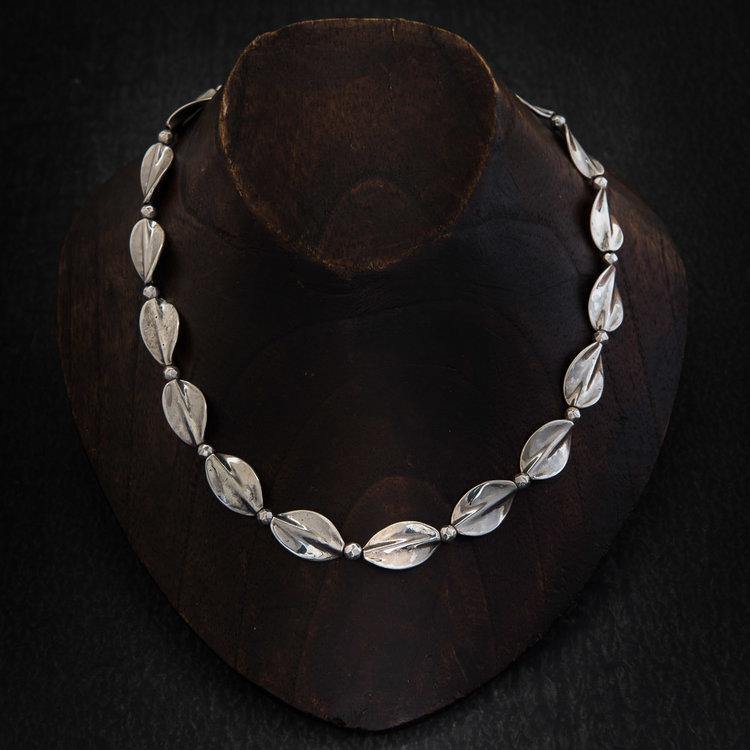 Annie Mundy Silver Oxidised Twist Ovals Necklace - Rococo Jewellery