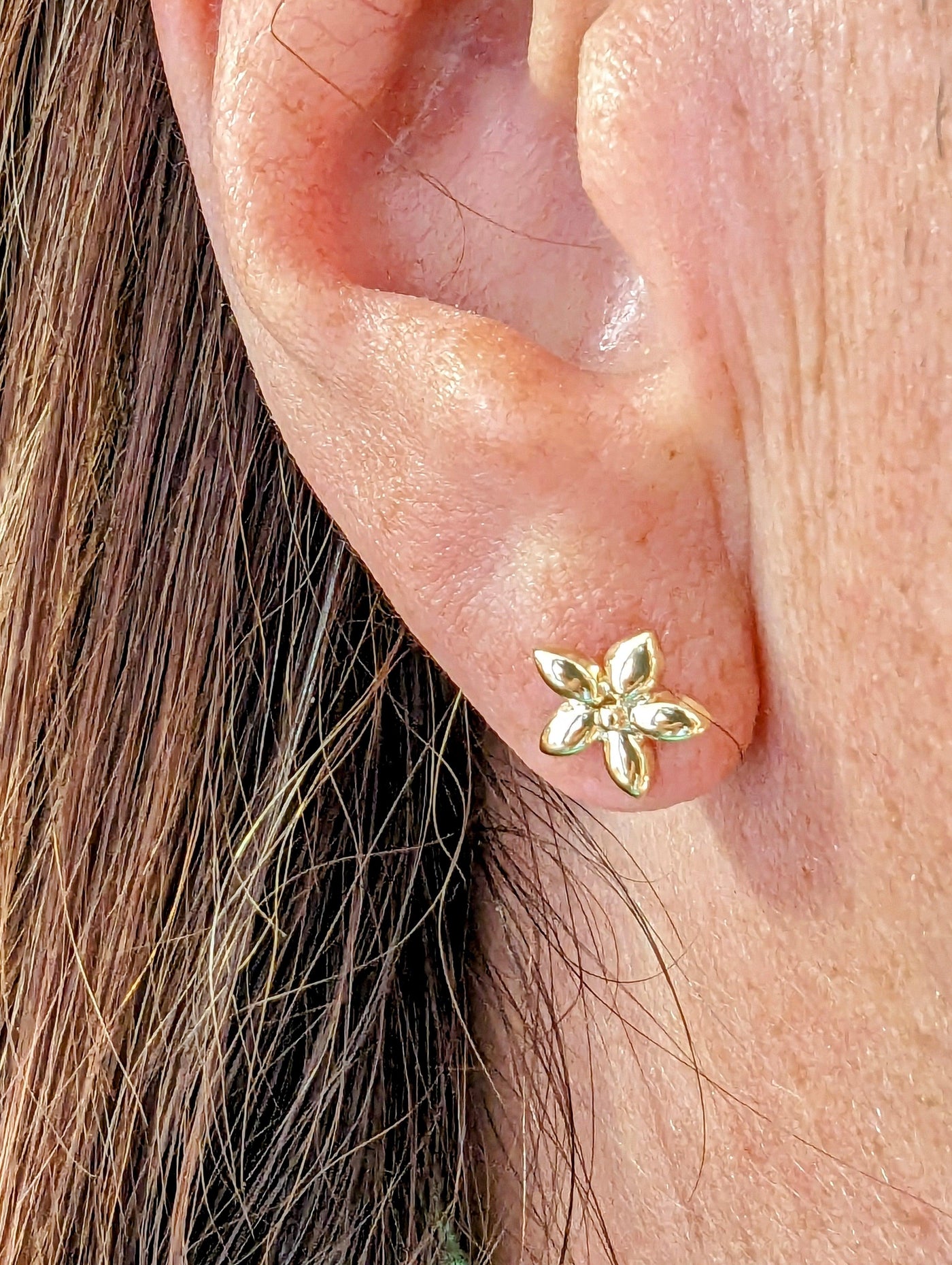 9ct Yellow Gold Flower Stud Earrings - Rococo Jewellery